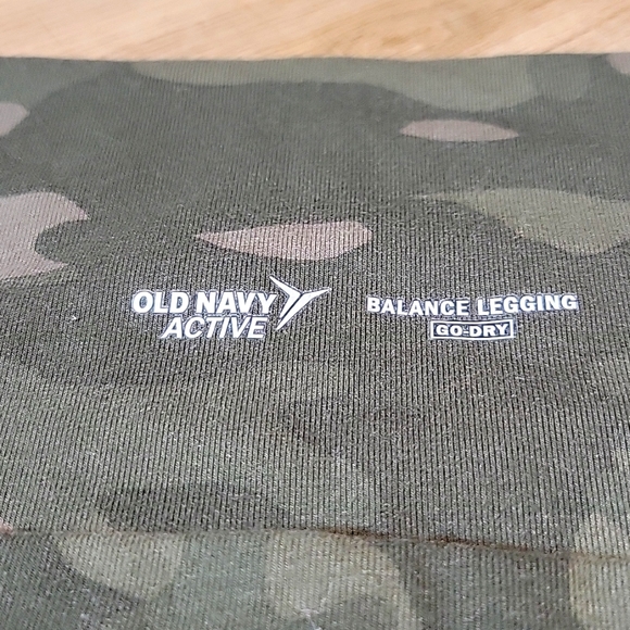 NWOT Old Navy Active Tan and Green Camo Print High Waisted XL shorts - Picture 3 of 6